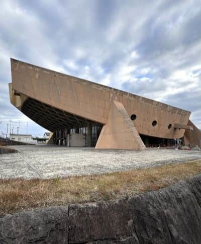 瀬戸内の名建築の一つ建築家丹下健三による旧香川県立体育館