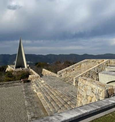 瀬戸内の名建築の一つ建築家丹下健三による戦没記念若人の広場