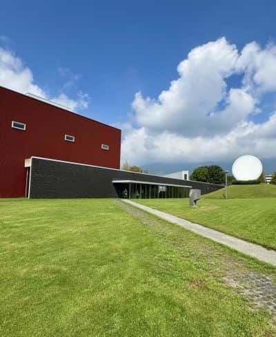 瀬戸内の名建築の一つ建築家磯崎新による奈義町現代美術館