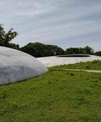 瀬戸内の名建築の一つ建築家西沢立衛による豊島美術館
