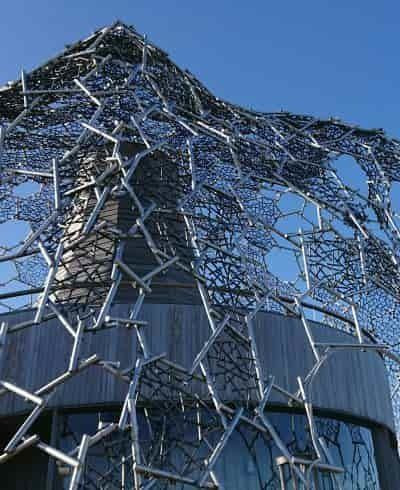 瀬戸内の名建築の一つ建築家三分一博志による六甲枝垂れ